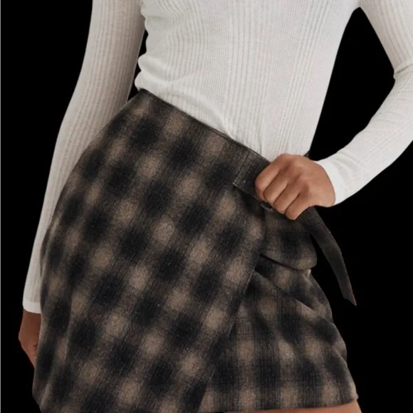 MADEWELL
Buckle-Belt Wrap Mini Skirt in Larsa Brushed Plaid Sz 2 - Picture 2 of 9